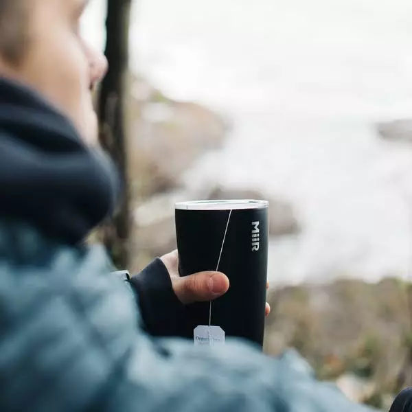 Miir Tumbler Black 350 ml černý hrnek na kávu | Lázeňská káva